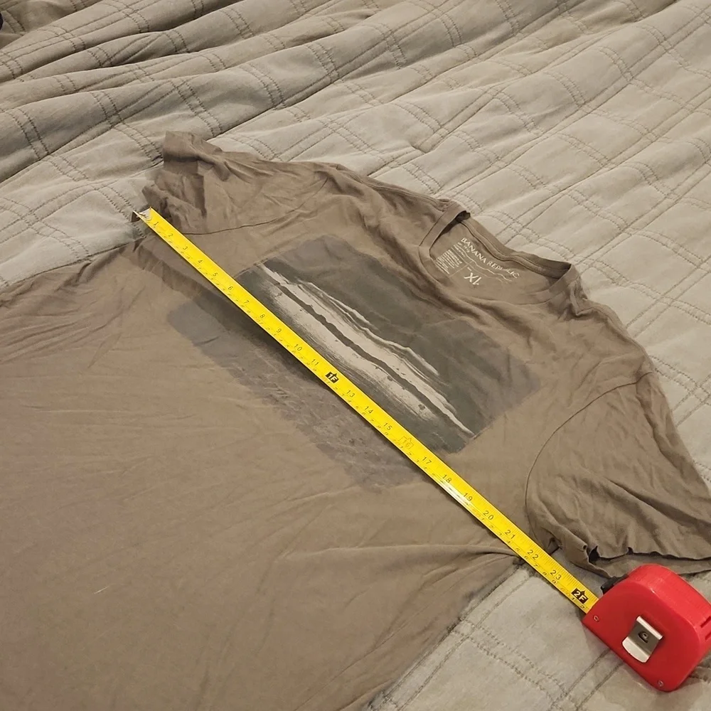 Banana Republic Men's Taupe Graphic Tee Size XL!